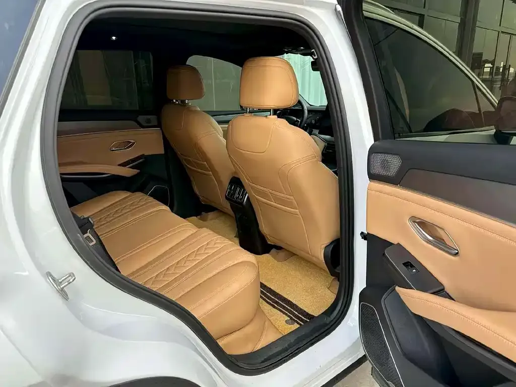 BYD L DM-i — фото 9