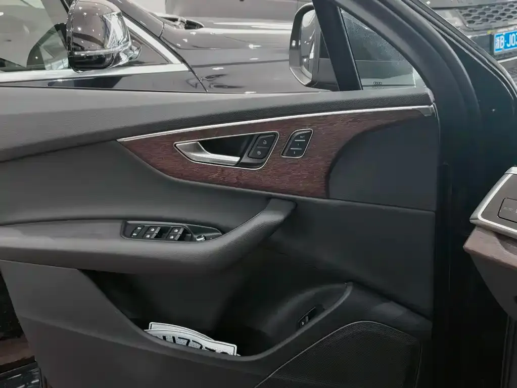 Audi Q7 2022 из CN, фото 10