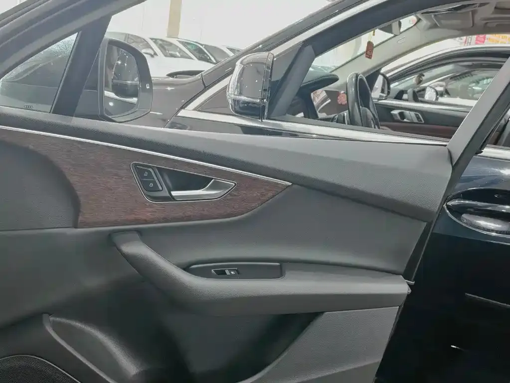 Audi Q7 2022 из CN, фото 9