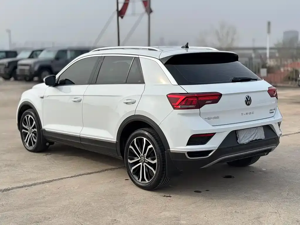 Volkswagen T-Roc — фото 8
