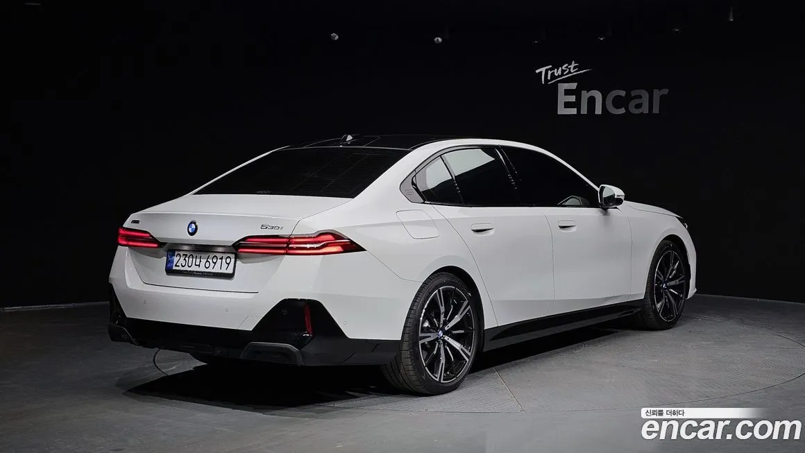 BMW 5-Series 2024 из KR, фото 2