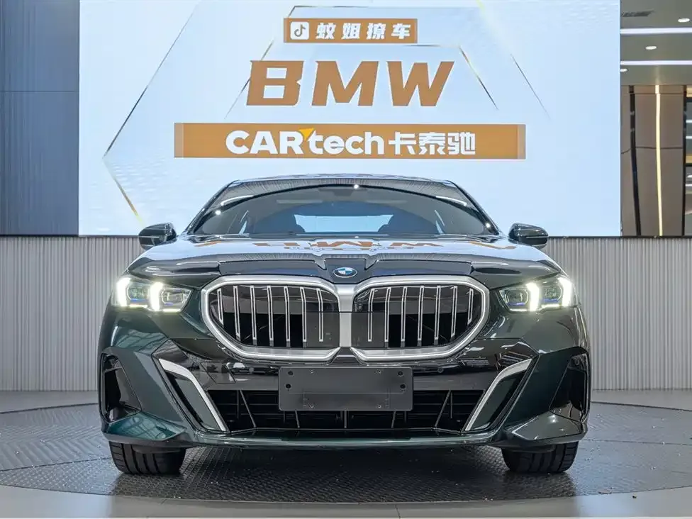 BMW 5 Series — фото 1
