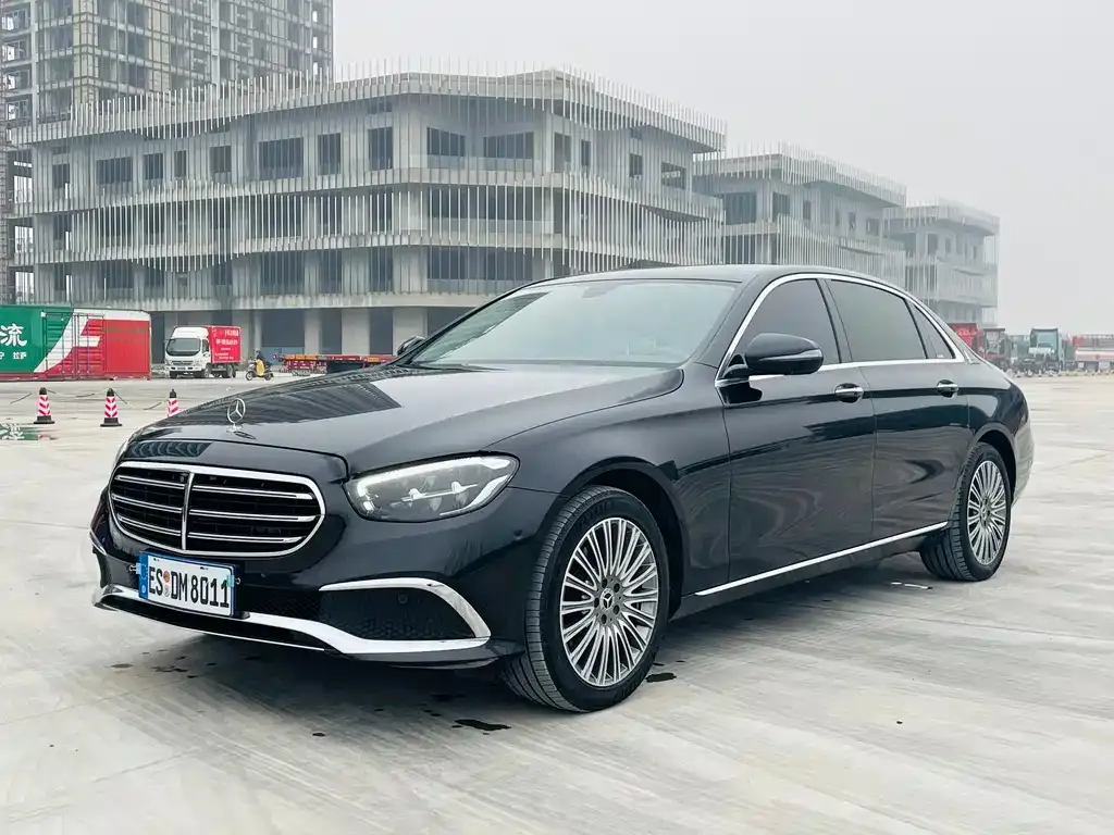 Mercedes-Benz E-Class — фото 1