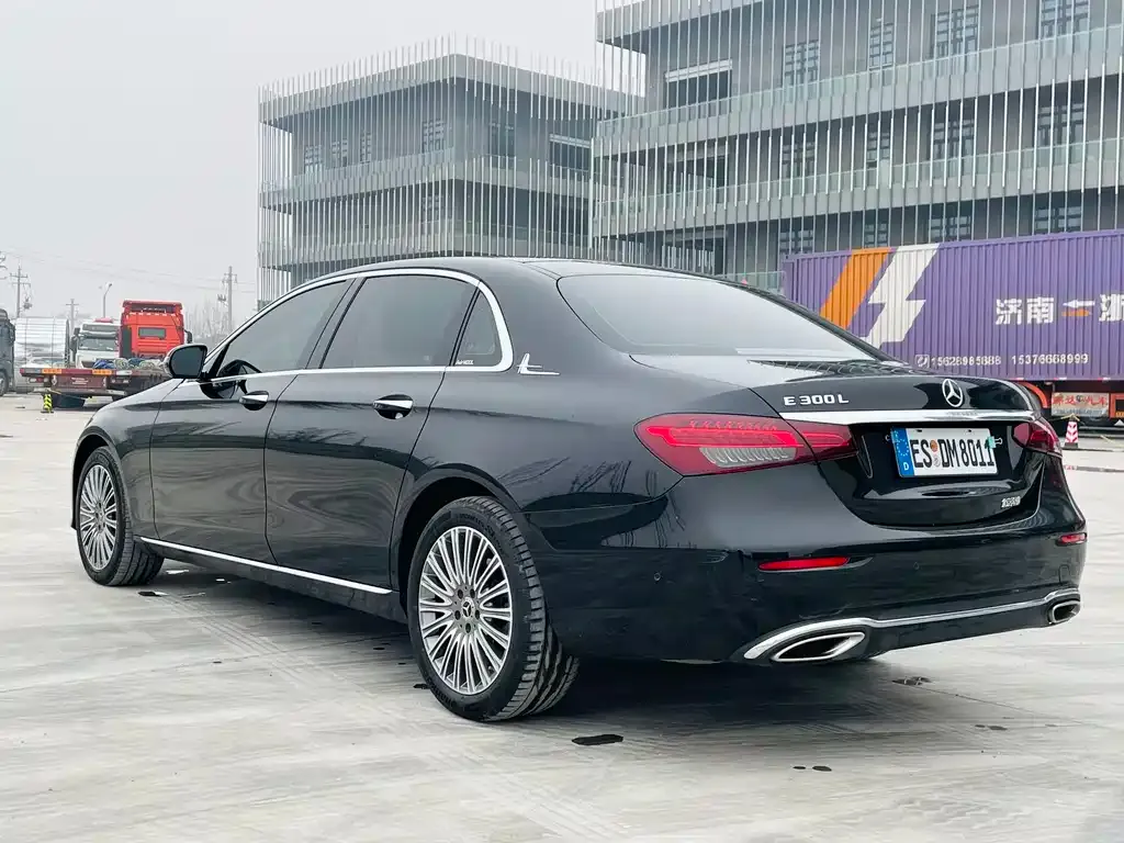 Mercedes-Benz E-Class — фото 5