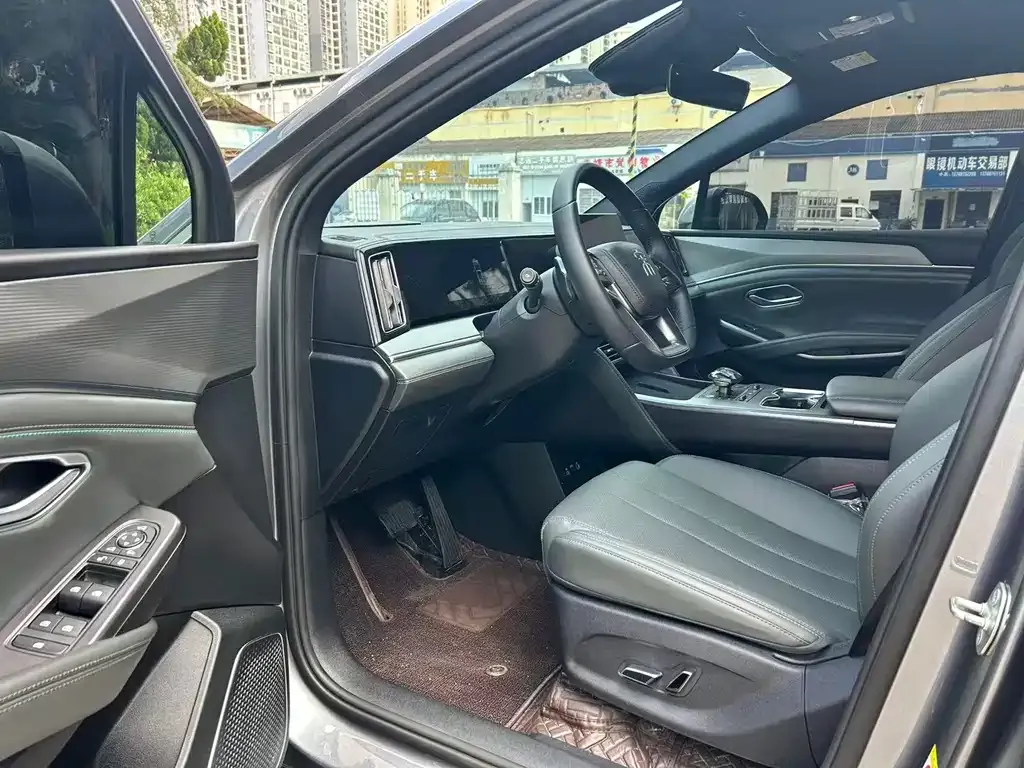 BYD L DM-i — фото 2