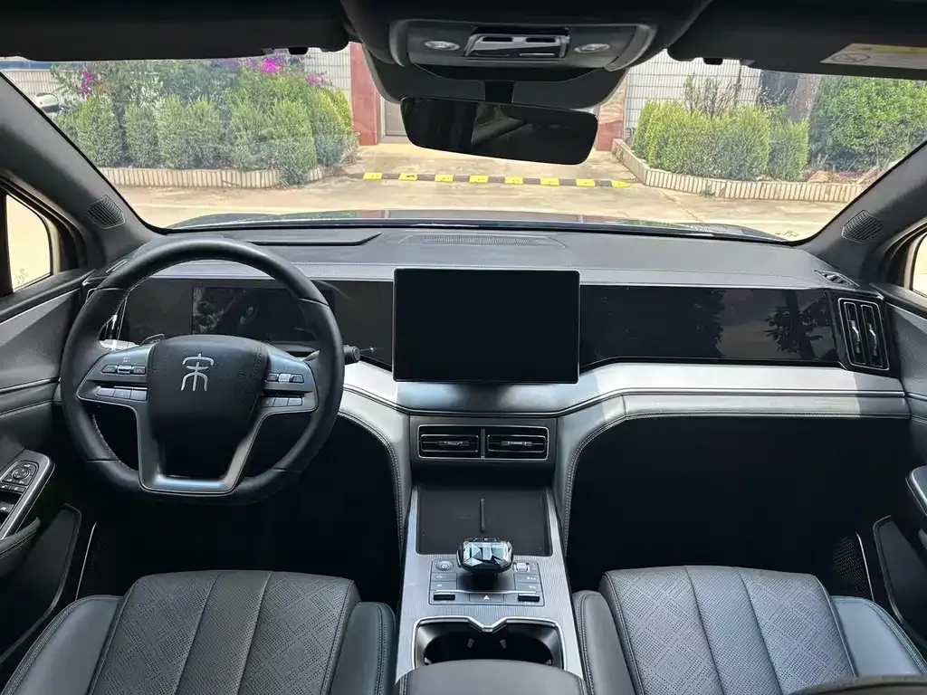 BYD L DM-i — фото 4