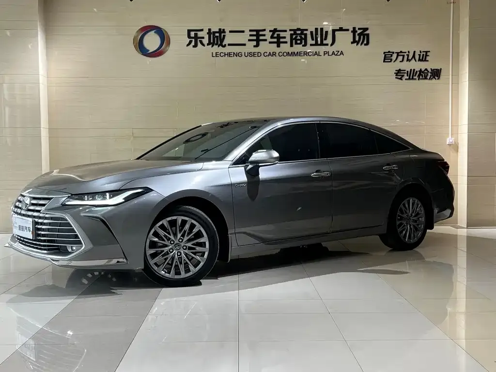 Toyota Avalon — фото 1