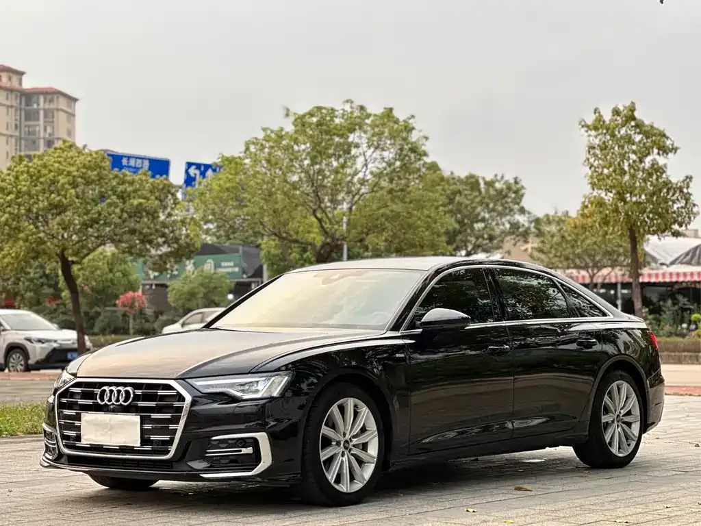 Audi A6L — фото 1