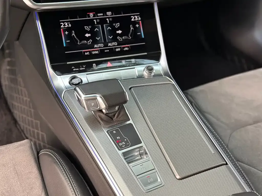 Audi A6L — фото 10