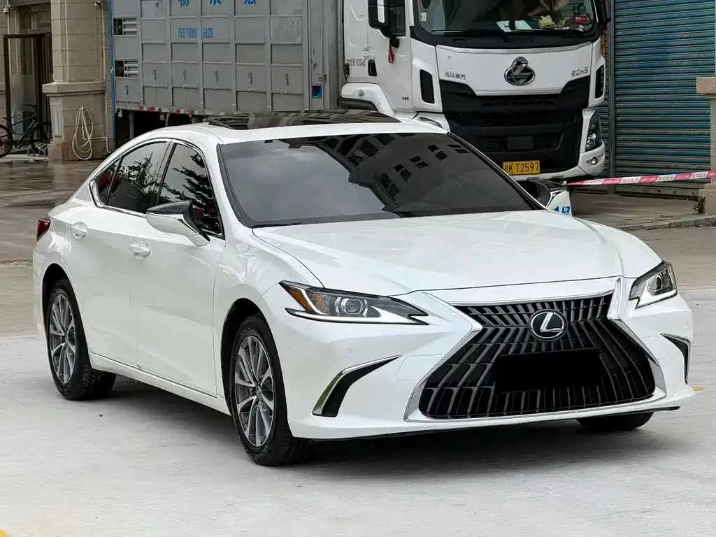 Lexus ES 2023 из CN, фото 1
