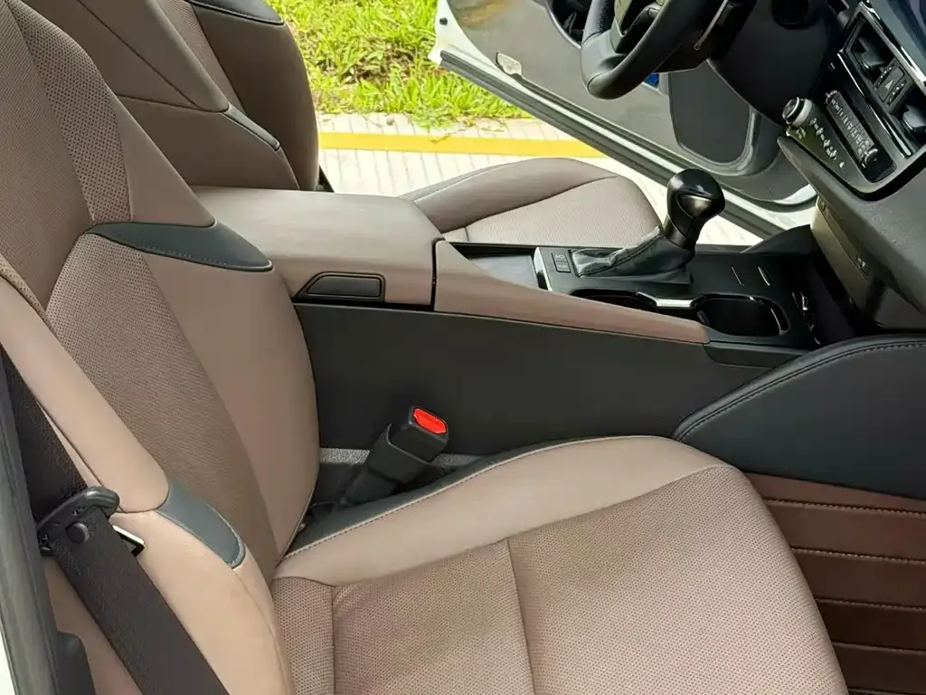 Lexus ES 2023 из CN, фото 2