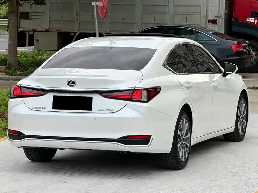 Lexus ES 2023 из CN, фото 5