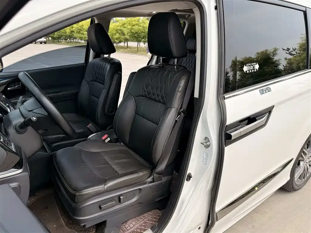 Honda Elysion 2021 из CN, фото 7