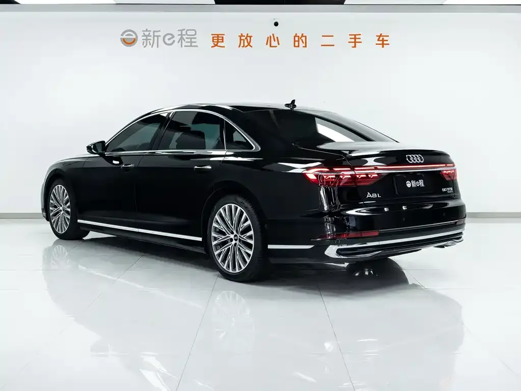 Audi A8 — фото 5