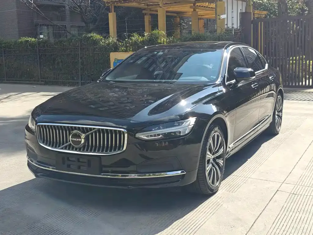 Volvo S90 — фото 1
