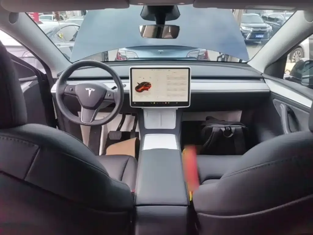 Tesla Model Y — фото 3