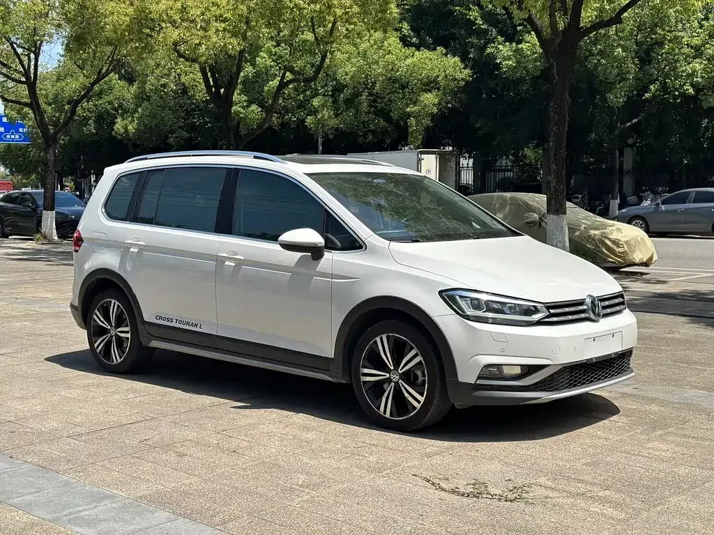 Volkswagen Touran 2021 из CN, фото 9