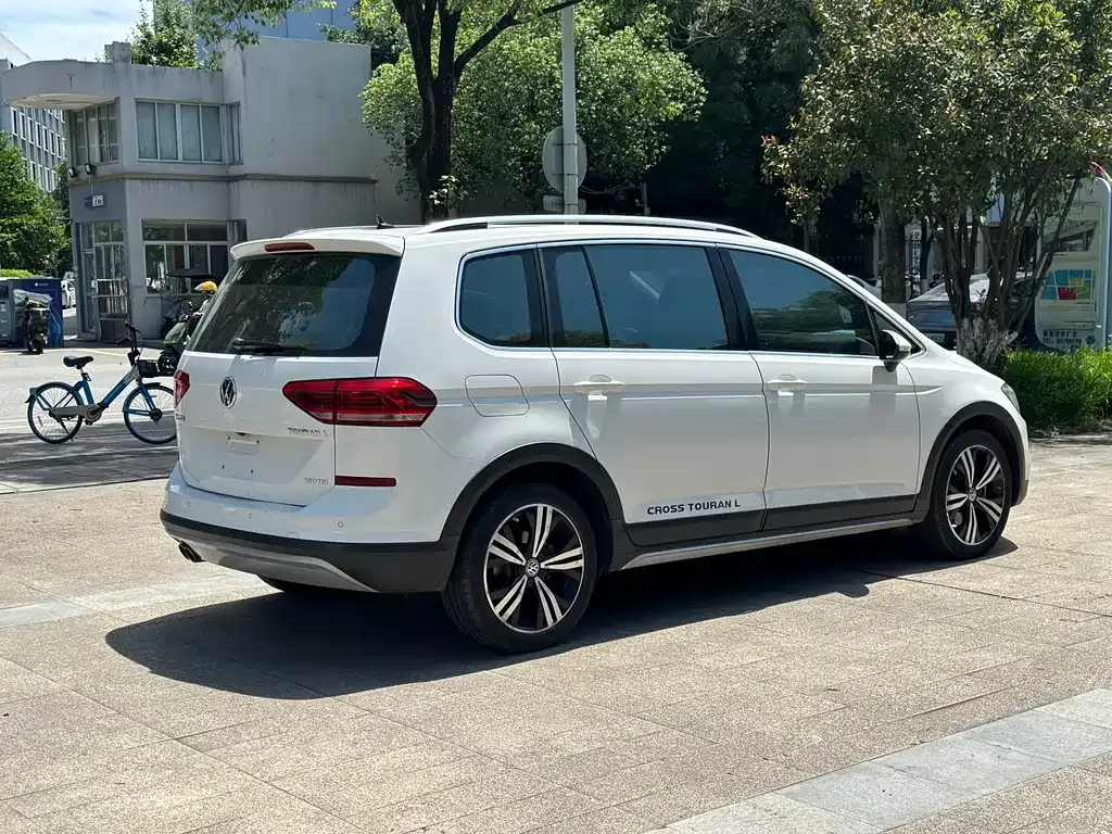 Volkswagen Touran 2021 из CN, фото 6