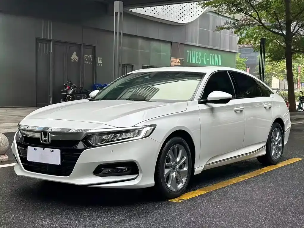 Honda Accord — фото 1