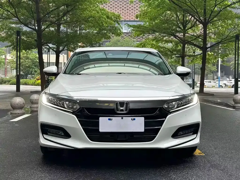 Honda Accord — фото 10