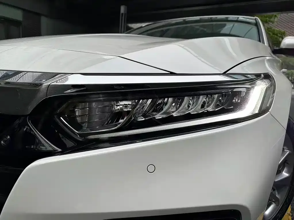Honda Accord — фото 8