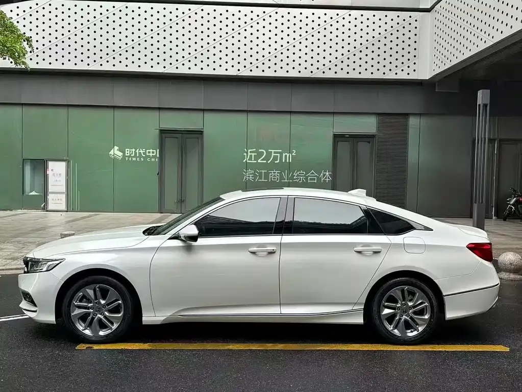 Honda Accord — фото 7