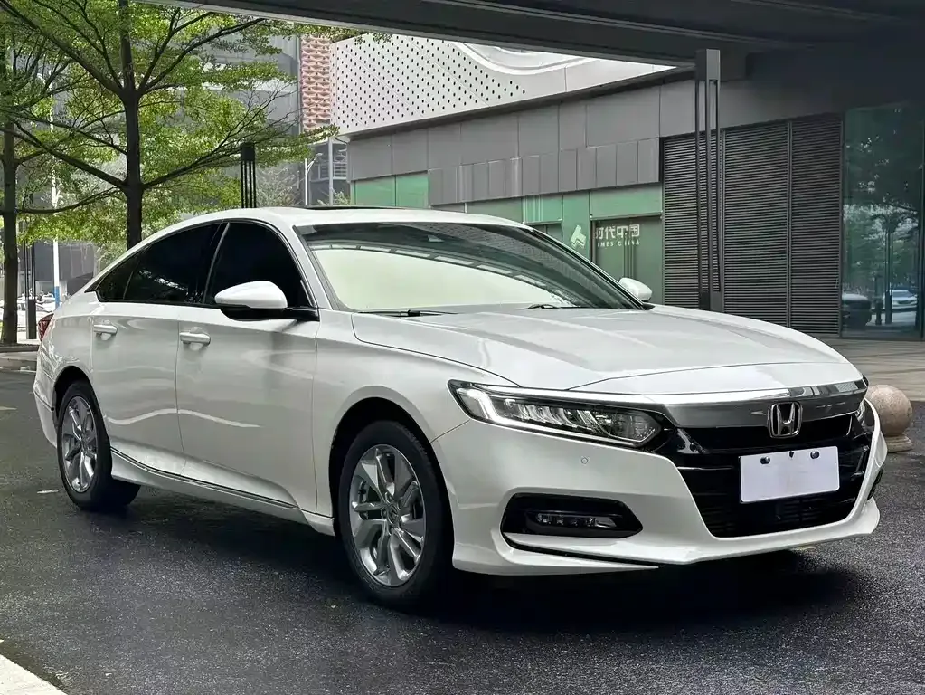 Honda Accord — фото 9