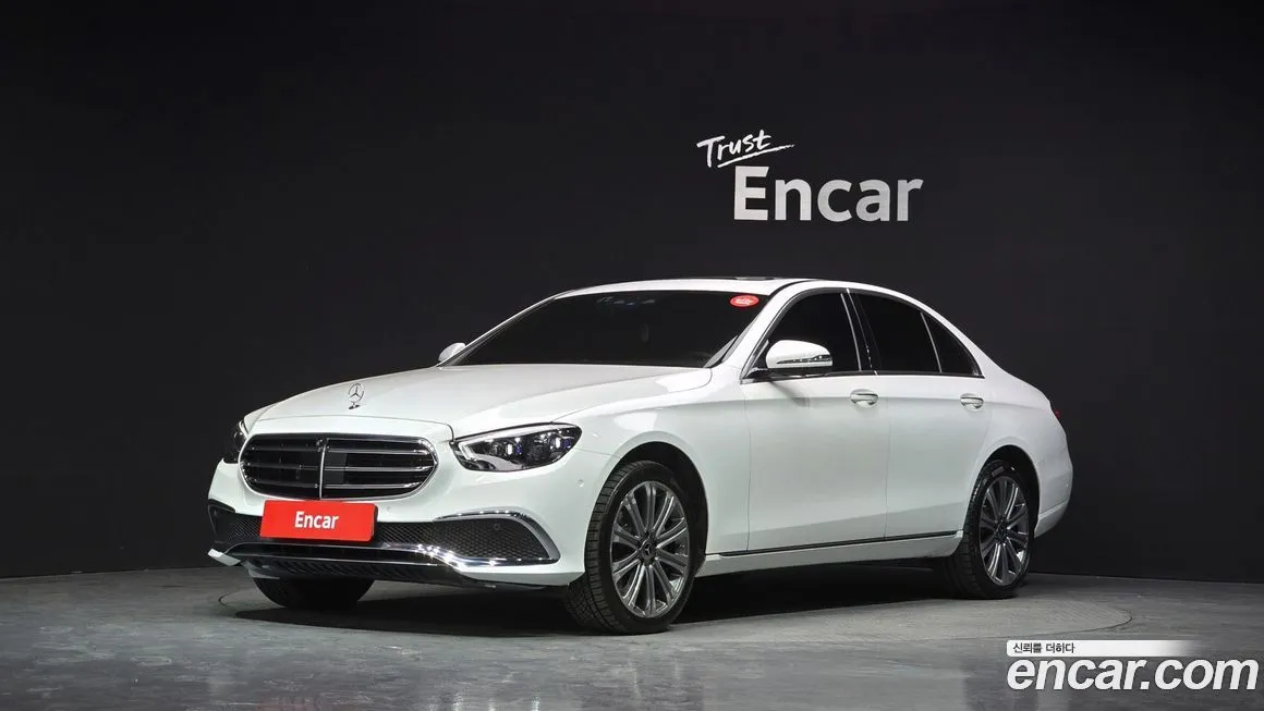 Mercedes-Benz E-Class — фото 1