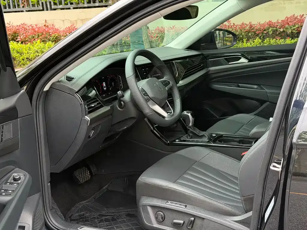 Volkswagen Passat 2025 из CN, фото 2