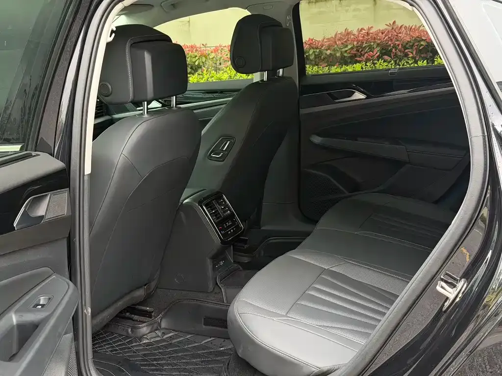 Volkswagen Passat 2025 из CN, фото 4