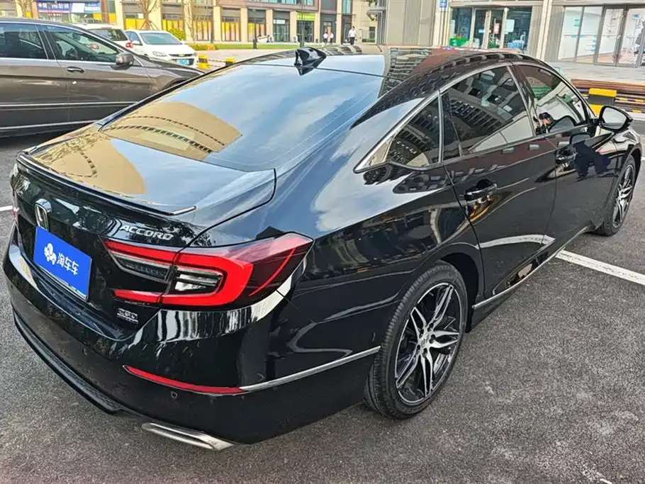Honda Accord — фото 9