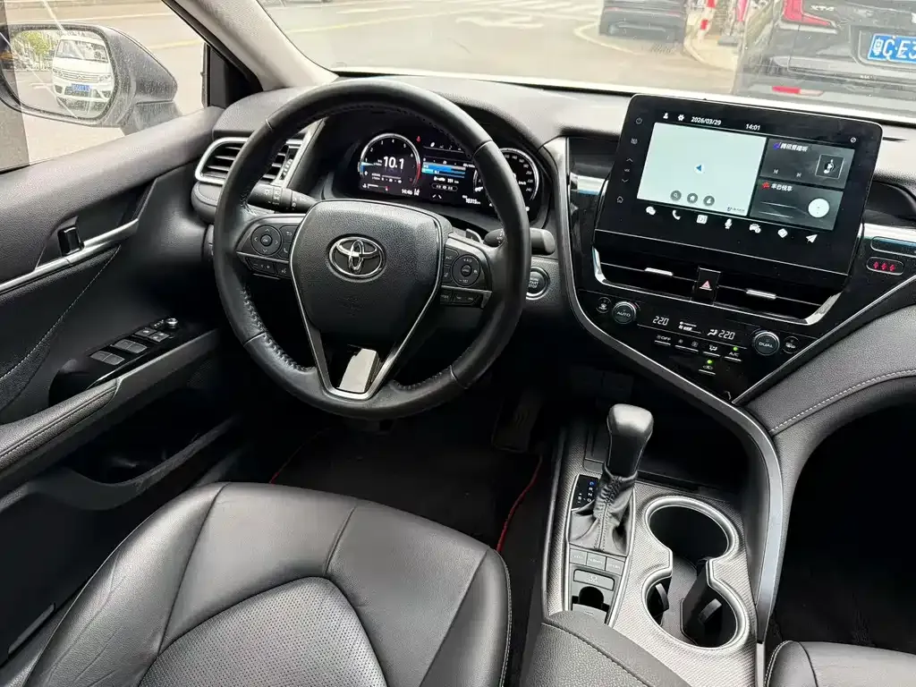 Toyota Camry — фото 3