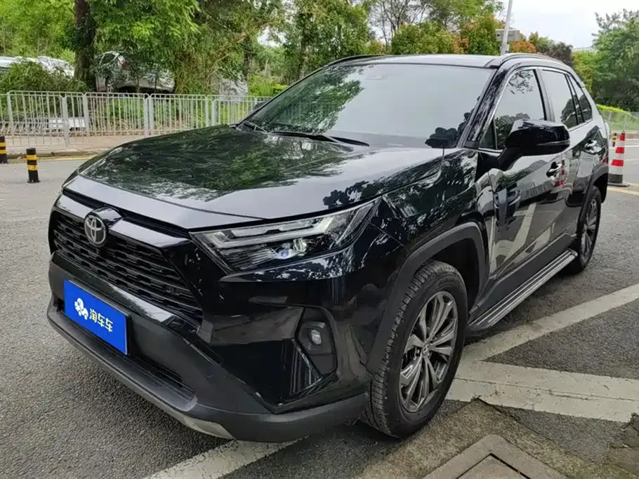 Toyota RAV4 — фото 1
