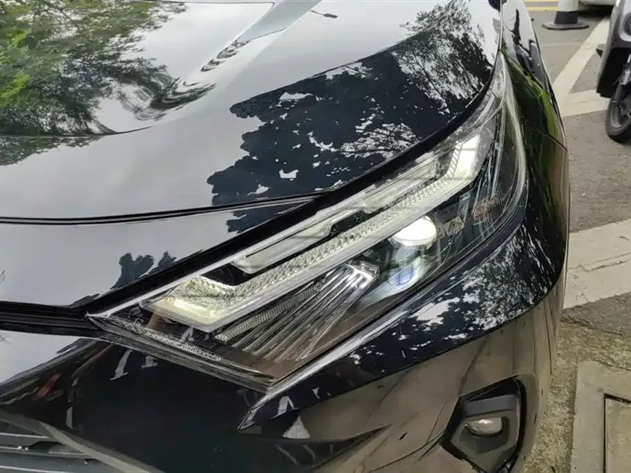 Toyota RAV4 — фото 2