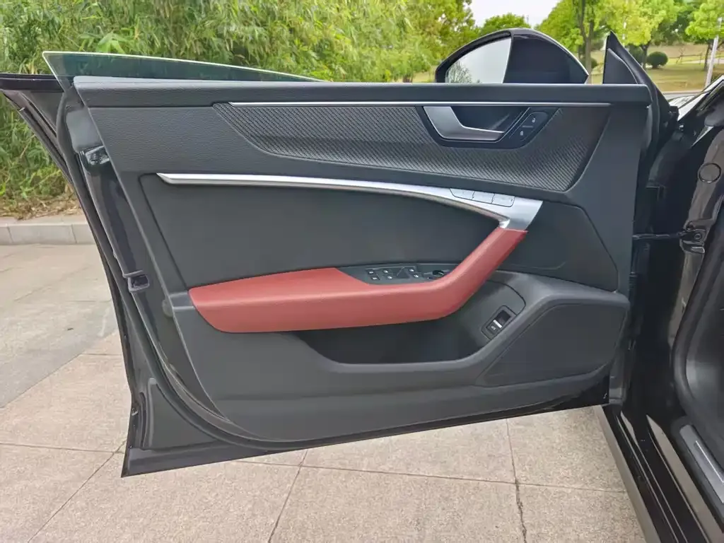 Audi A7L 2023 из CN, фото 2