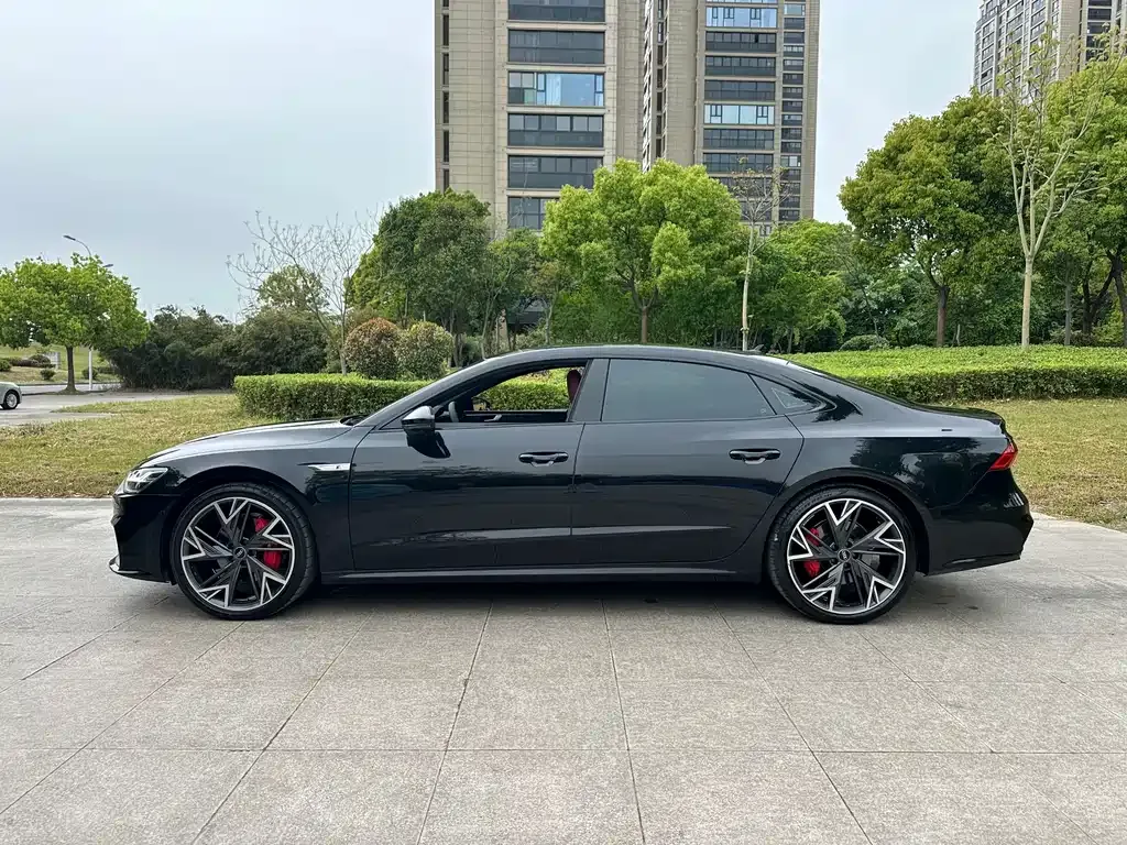 Audi A7L 2023 из CN, фото 5