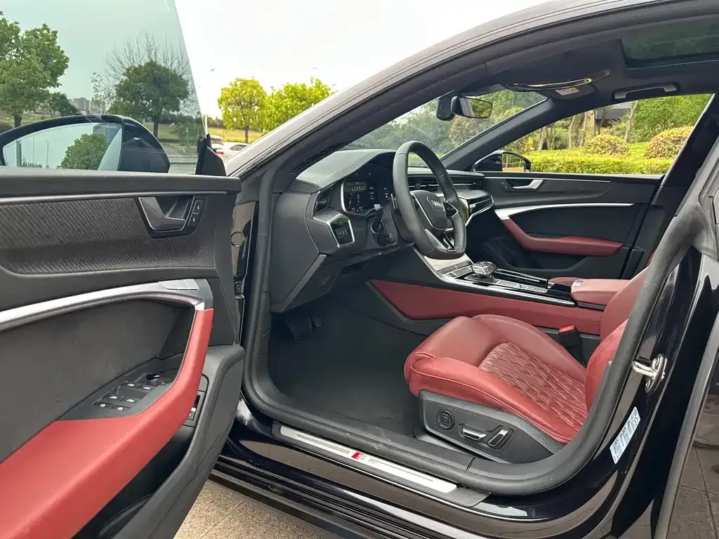 Audi A7L 2023 из CN, фото 4