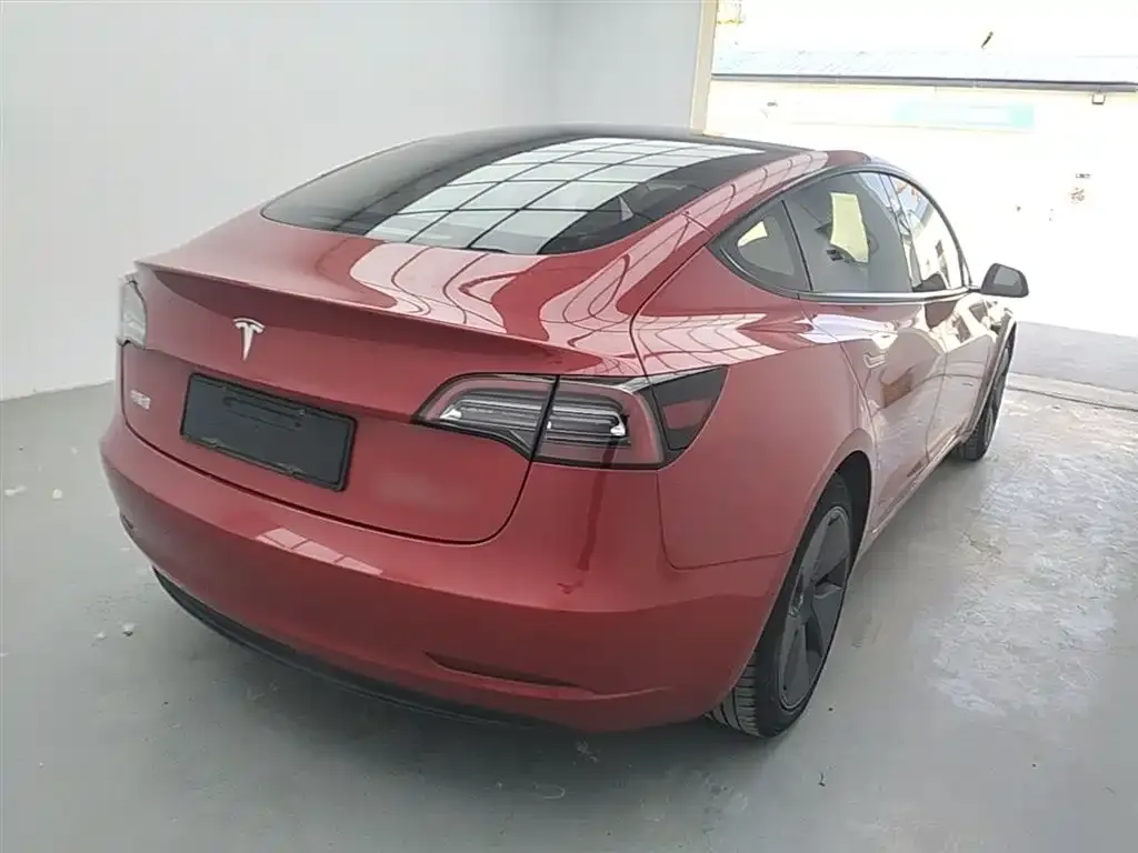 Tesla Model 3 — фото 4