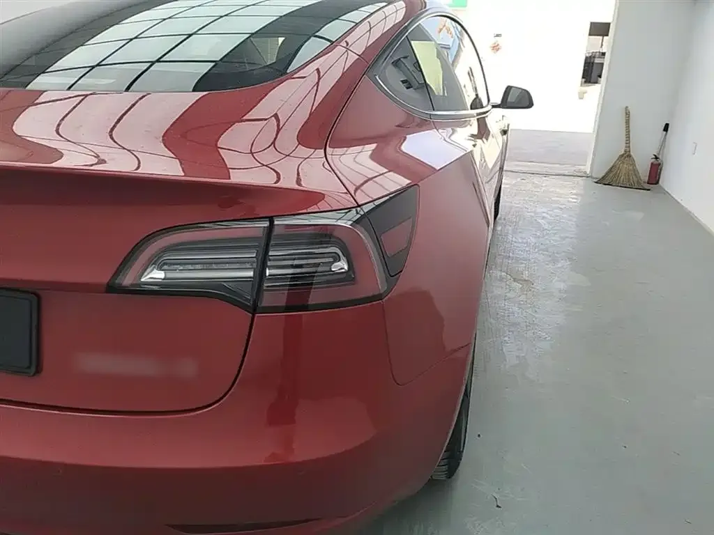 Tesla Model 3 — фото 10
