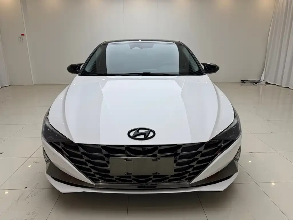 Hyundai Elantra — фото 3
