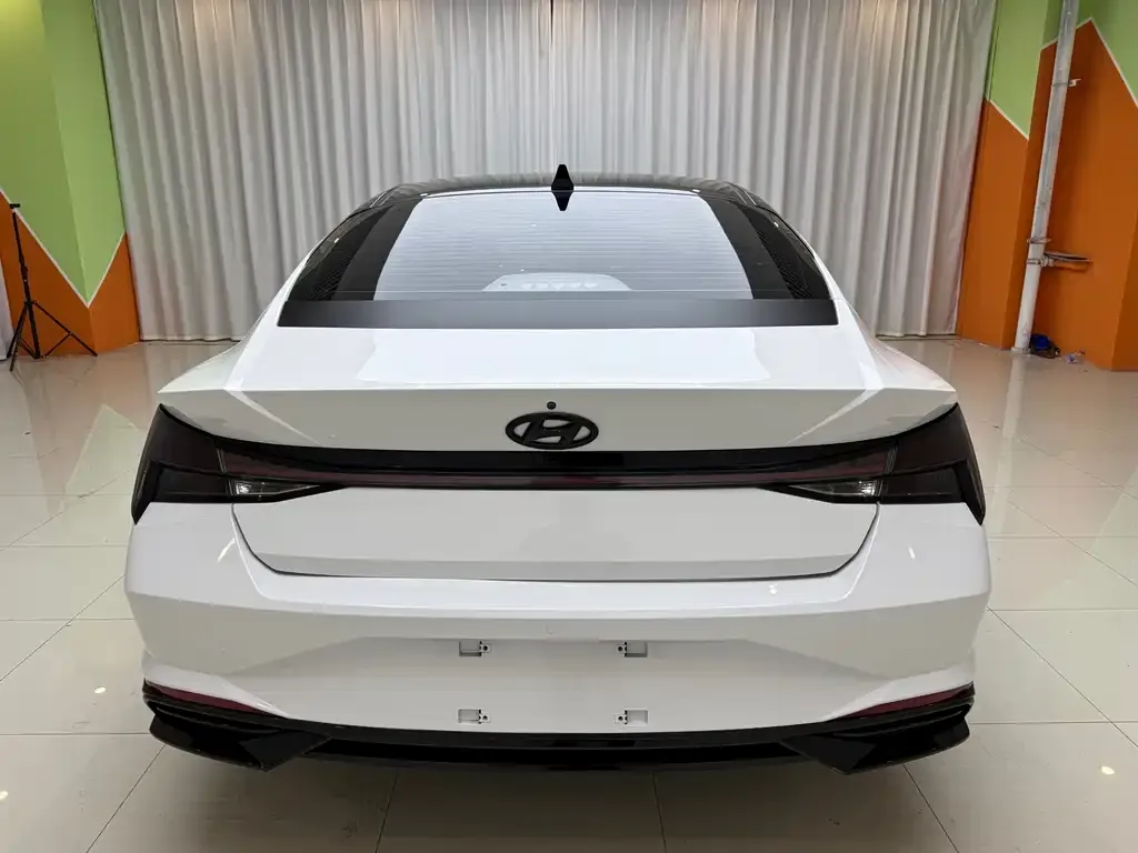 Hyundai Elantra — фото 5