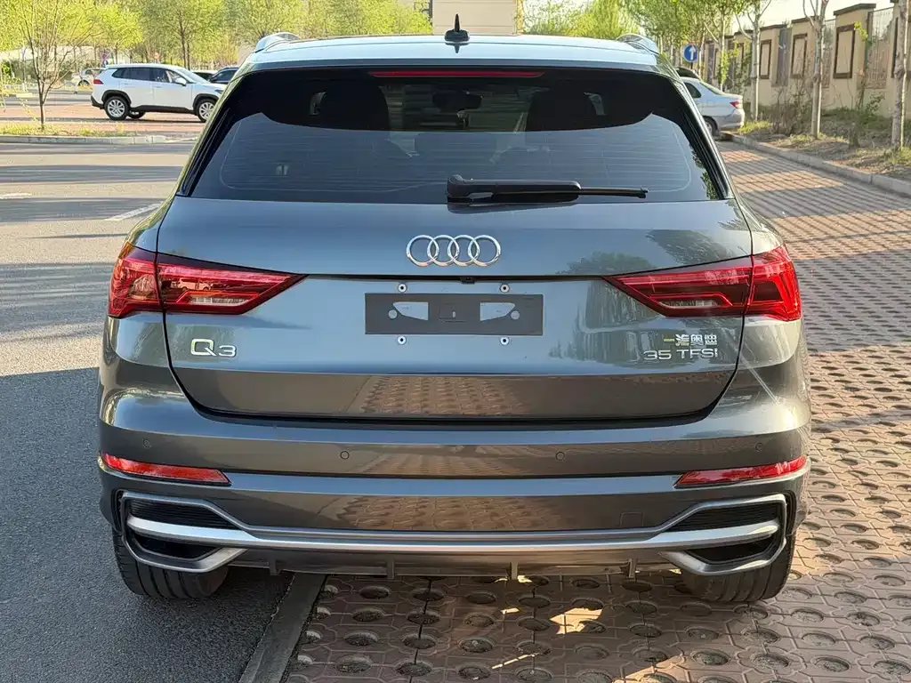 Audi Q3 — фото 10