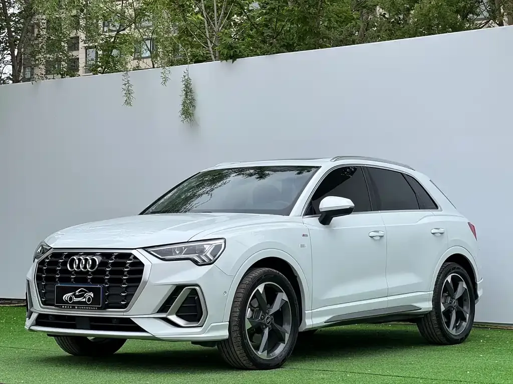 Audi Q3 — фото 1