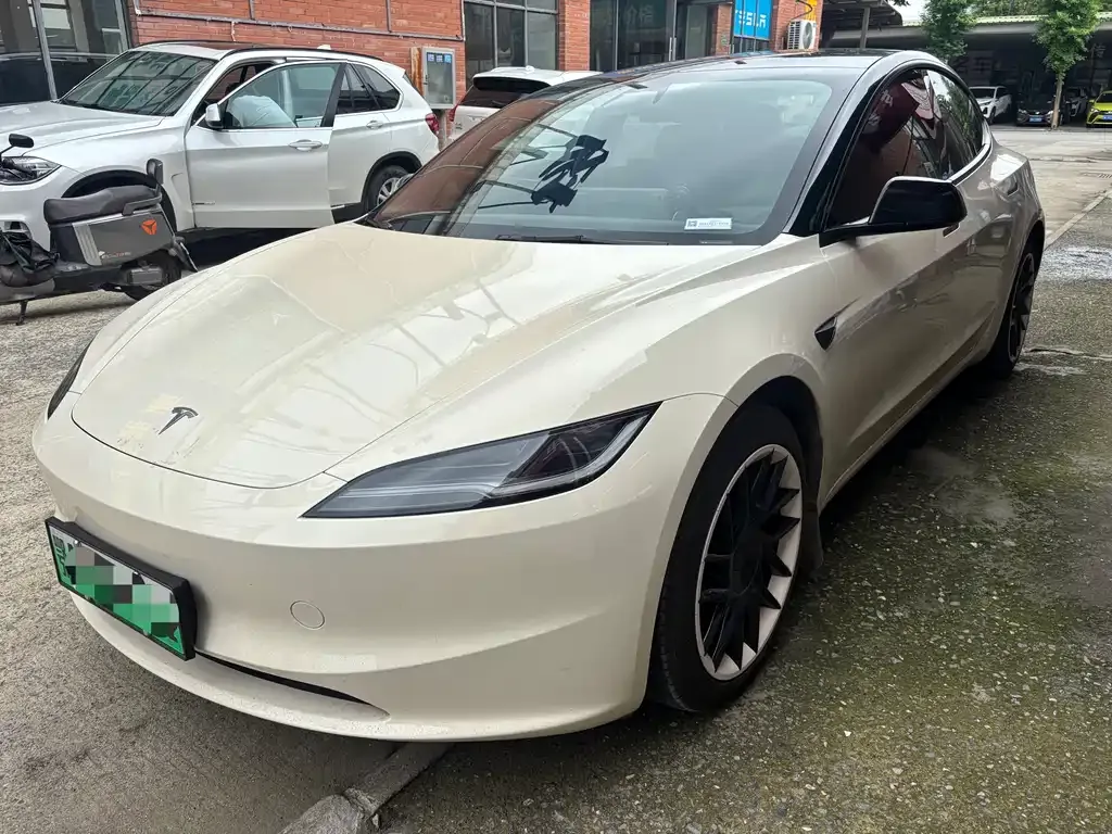 Tesla Model 3 — фото 1