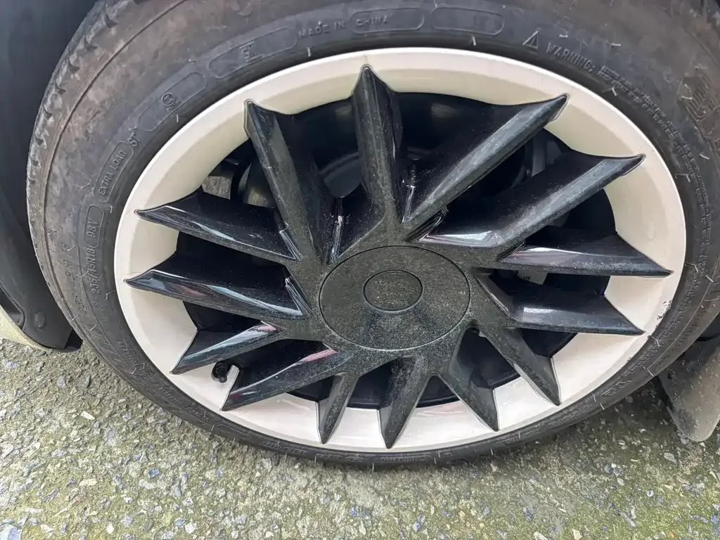 Tesla Model 3 — фото 5