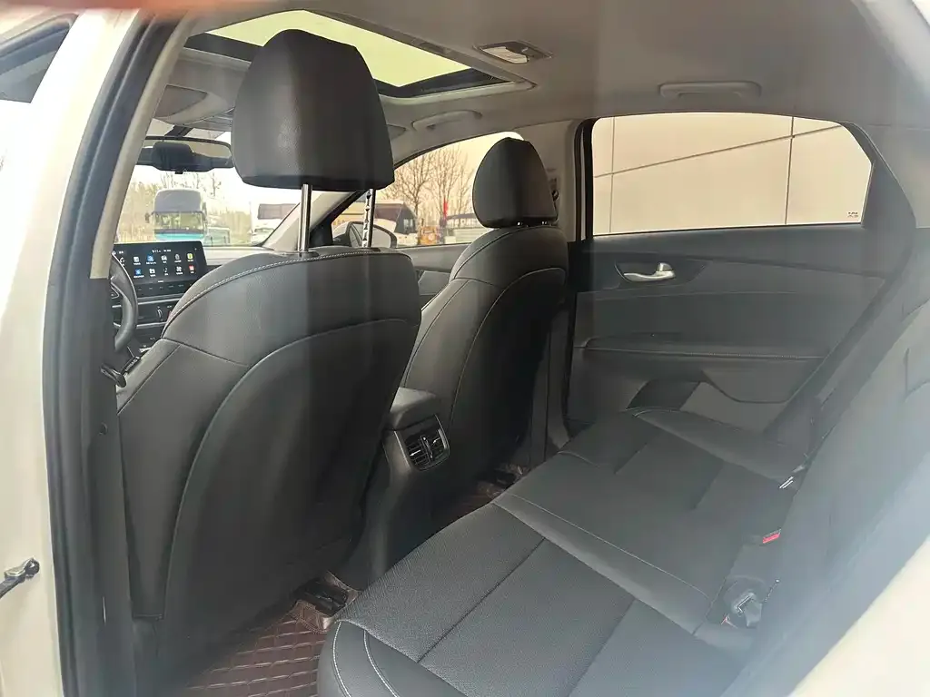Kia K3 2023 из CN, фото 10