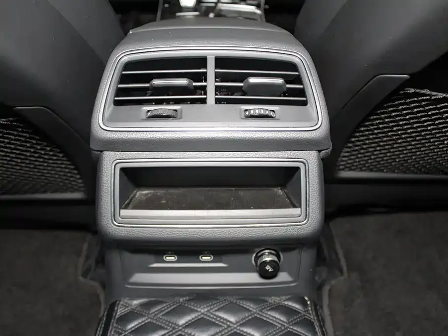 Audi A6L 2024 из CN, фото 6