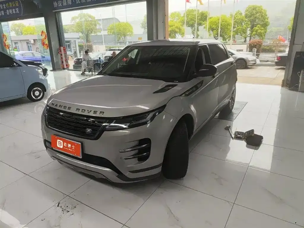 Land Rover Evoque — фото 1