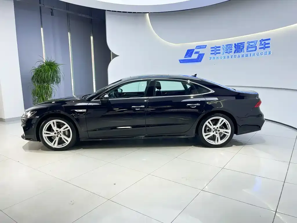 Audi A7L — фото 9