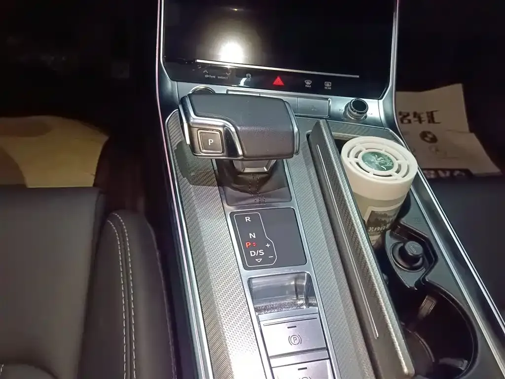 Audi A6L 2023 из CN, фото 4
